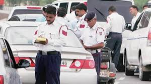 नोएडा ट्रैफिक पुलिस की सख्ती, अवैध रूप से पार्क किए गए वाहनों के खिलाफ होगी कार्रवाई 