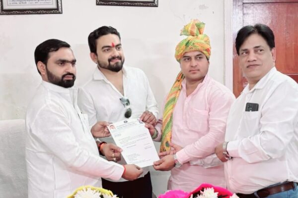 समाज सेवक विशाल कुमार सिंह समर्थकों के संग लोक जनशक्ति पार्टी में हुए शामिल