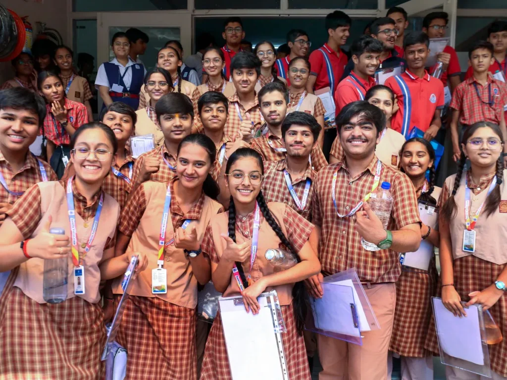 UK Board 10th 12th Result 2025: हाईस्कूल में लड़कियों ने मारी बाजी