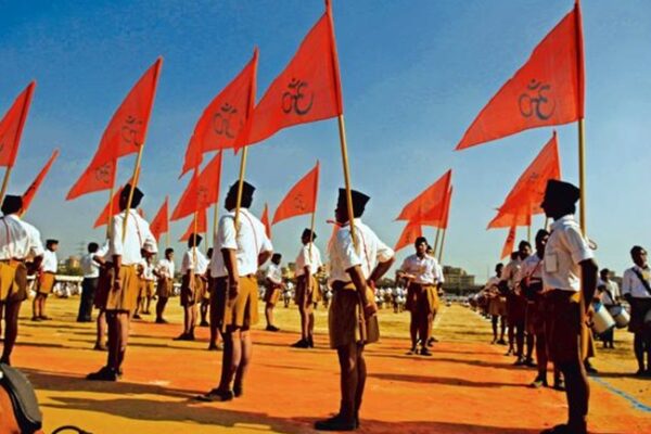 केरल के मंदिर में RSS का गीत गाए जाने पर मचा बवाल !