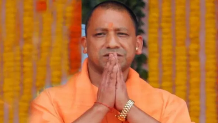 "दिल्ली से बंगाल तक, पीड़ित हिंदुओं की उम्मीद की मशाल बने योगी आदित्यनाथ"!