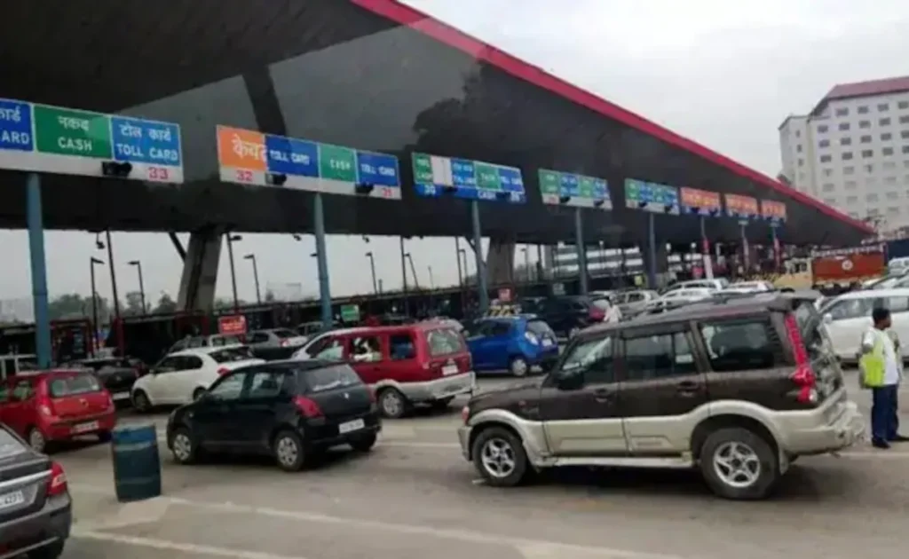 इन लोगों को नहीं देना होगा Toll Tax, जान लें नियम !