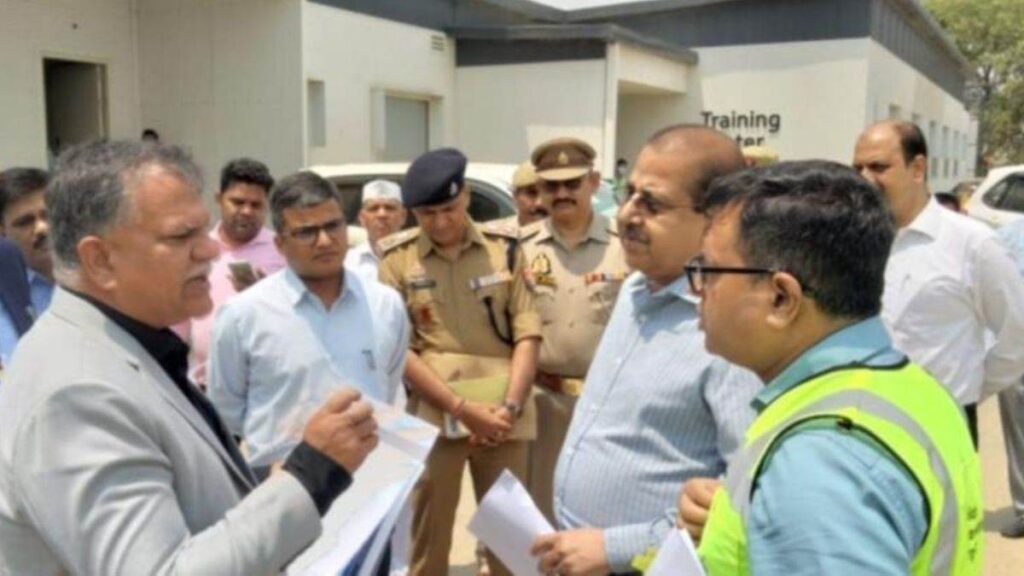 "फिर टला नोएडा एयरपोर्ट उद्घाटन, मुख्य सचिव ने दिए तेज़ी के निर्देश"