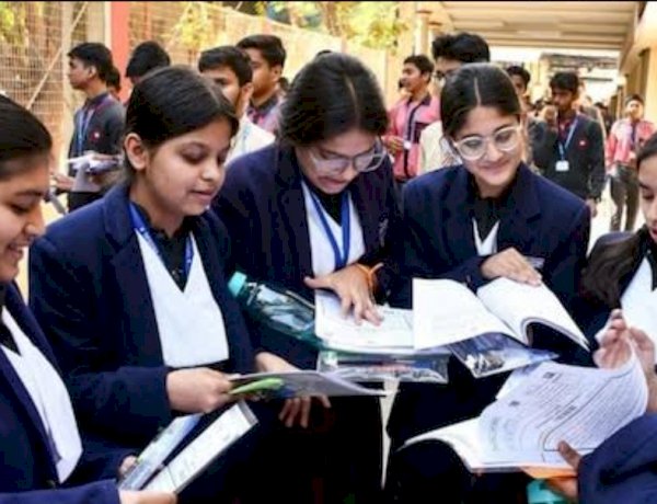 "CBSE 2025: नतीजों में उछाल, छात्राओं ने फिर मारी बाज़ी"