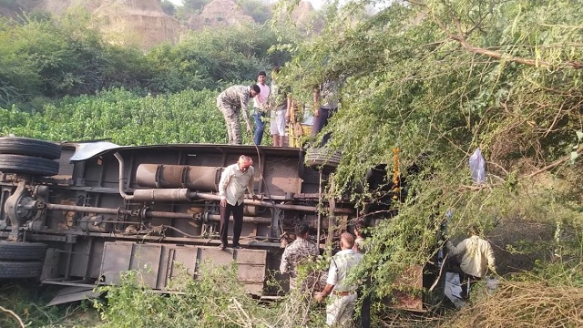 500 फीट गहरी खाई में गिरी बस