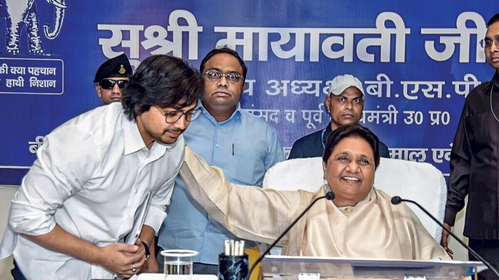 BSP में सियासी हलचल: आकाश आनंद पर उठे सवाल, भतीजे के समर्थन में डटीं मायावती !