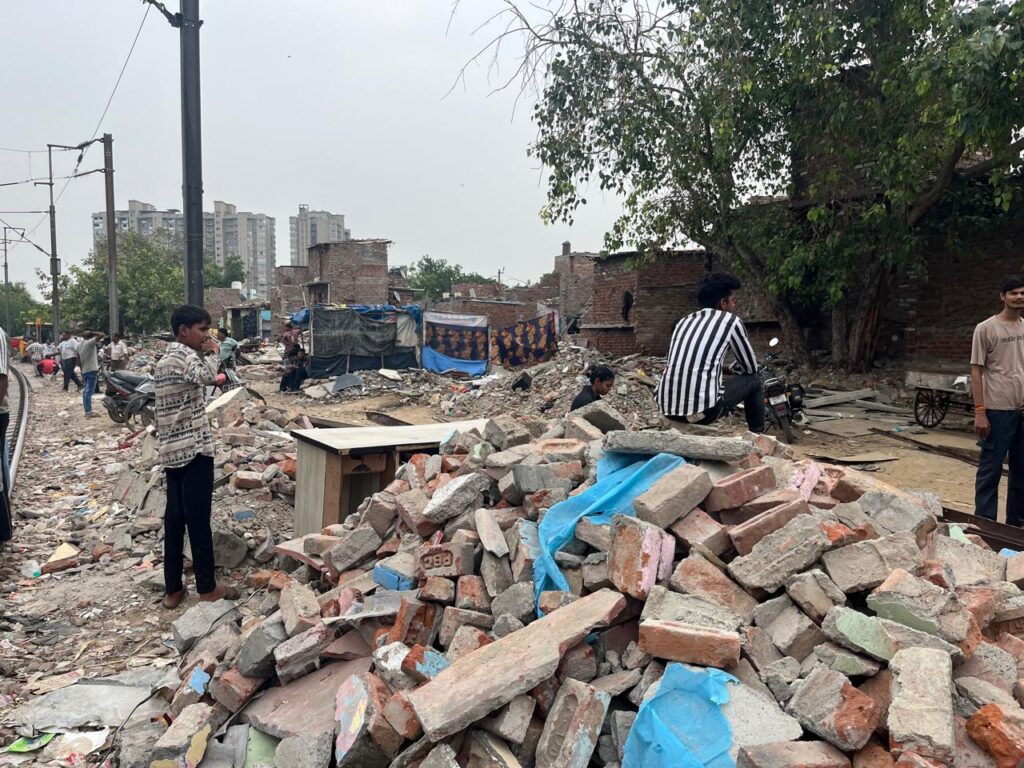 सरकारी जमीन पर किया गया अतिक्रमण