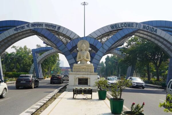 नोएडा में धारा 144 लागू, ड्रोन-CCTV से निगरानी में जुटे 6000 से ज्यादा पुलिसकर्मी !