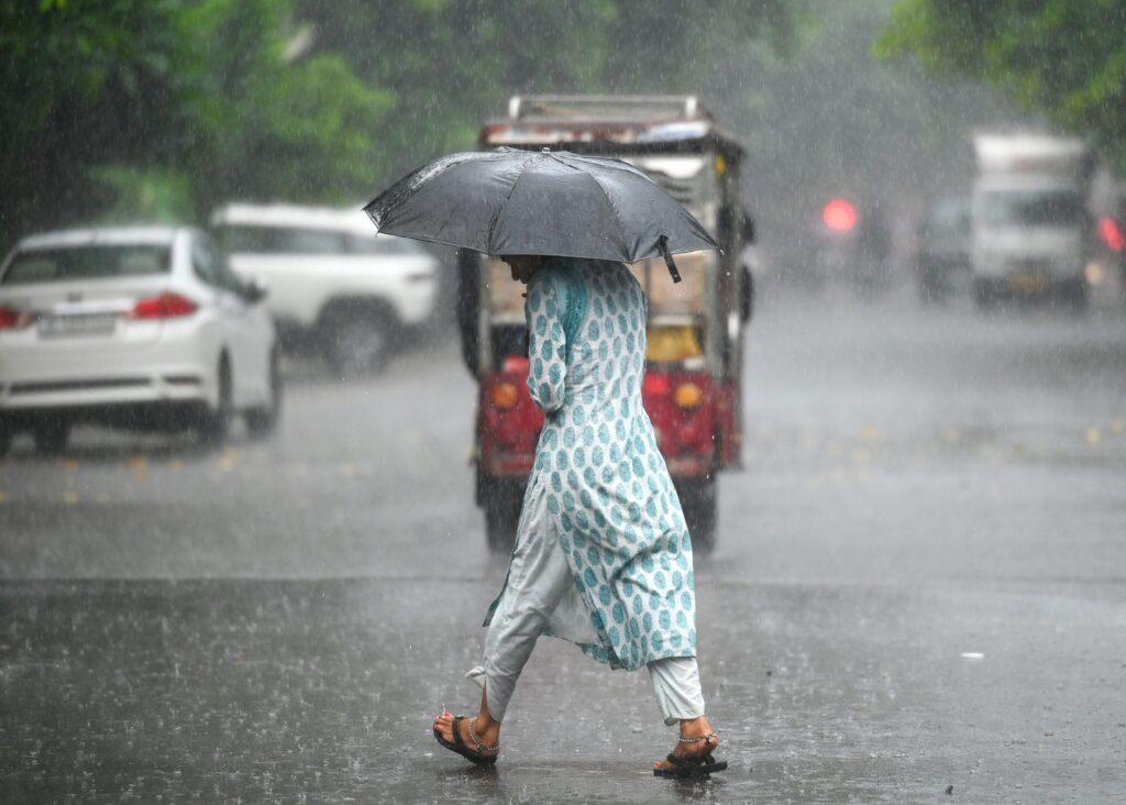 दिल्ली-एनसीआर में झमाझम बारिश