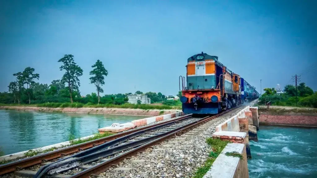 गुजरात और एमपी समेत कई राज्यों को आज नई ट्रेनों की सौगात !