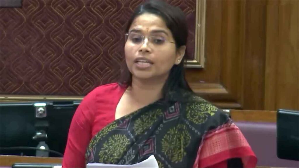 "CM योगी की तारीफ करना पड़ा महंगा, अखिलेश ने विधायक पूजा पाल को सपा से किया निष्कासित"