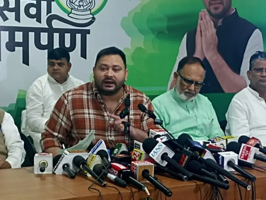 तेजस्वी यादव का आरोप