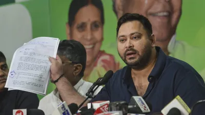 EPIC नंबर फर्जीवाड़ा! तेजस्वी यादव की दो वोटर ID पर घिरीं मुश्किलें !