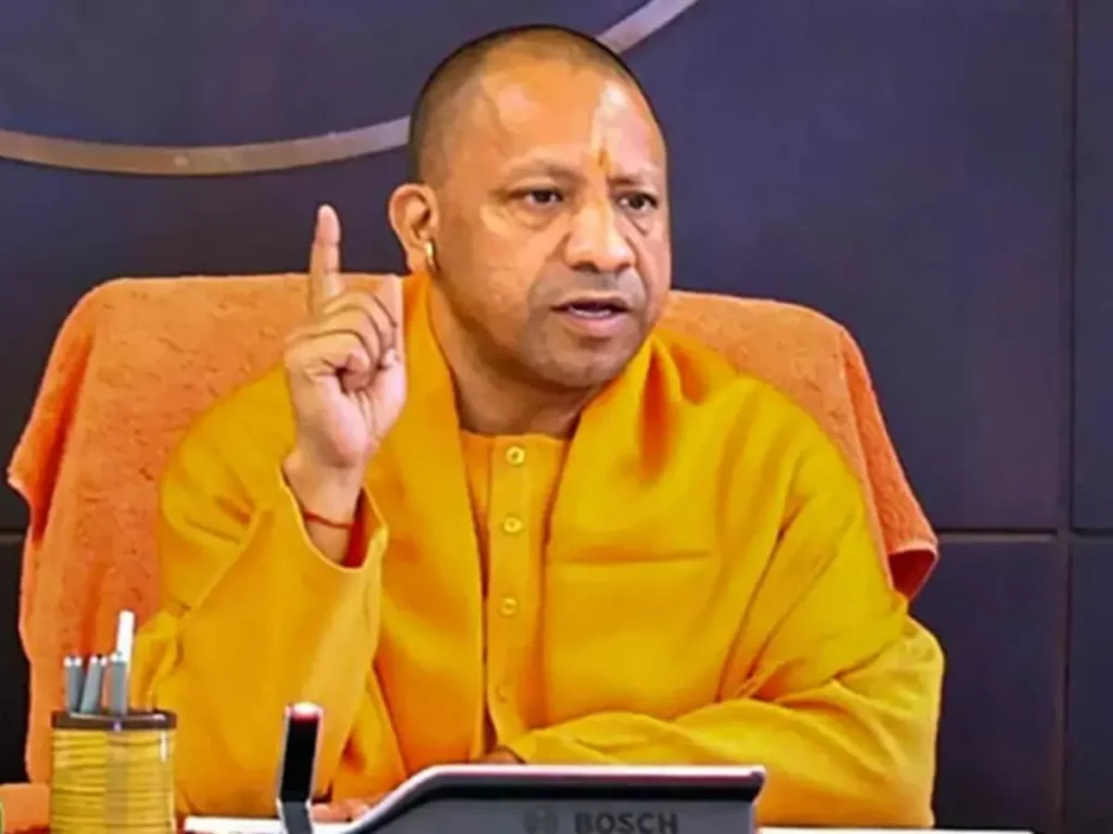 यूपी में फर्जीवाड़ा: एक ही नाम से 6 जिलों में नौकरी, सीएम योगी के संज्ञान के बाद दर्ज हुआ केस
