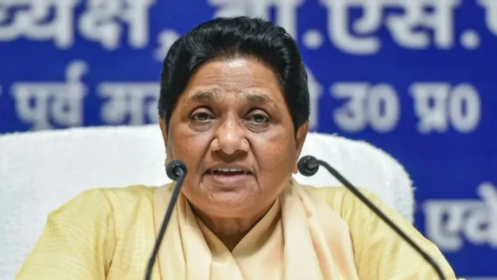 "बीएसपी में सियासी हलचल: आकाश आनंद के ससुर ने मायावती से जताया खेद"
