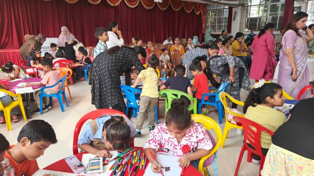 कला के माध्यम से एकता और टीमवर्क