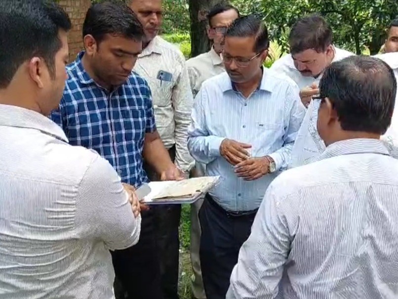 "संभल: इकबाल महमूद के बगीचे से हटाया अतिक्रमण, प्रशासन ने चलाया बुलडोजर"