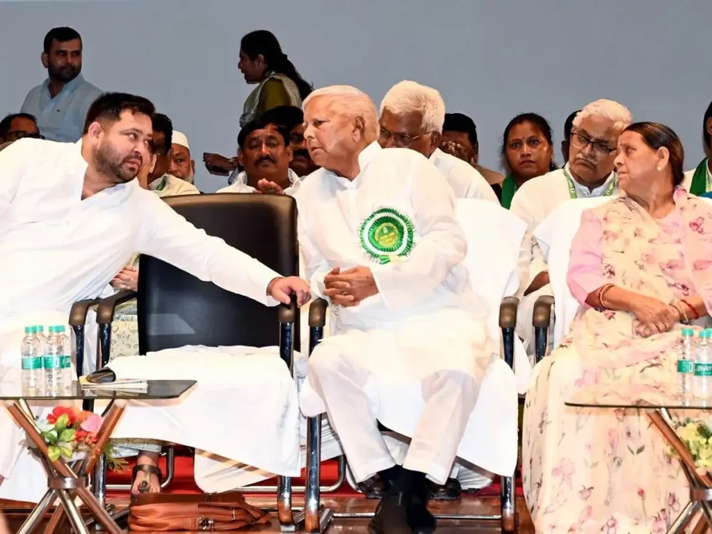 "बिहार चुनाव से पहले लालू परिवार पर झटका, IRCTC मामले में आरोप तय"