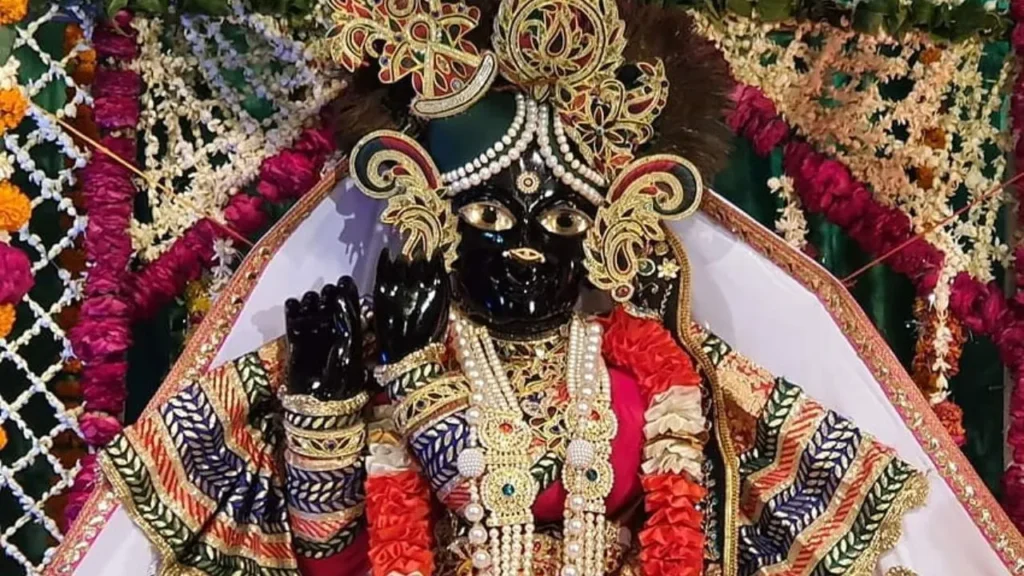 54 साल बाद खुलेगा बांके बिहारी मंदिर का खजाना, प्रशासन ने की सख्त सुरक्षा व्यवस्था !