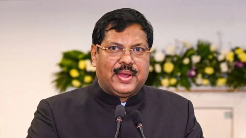 "'सनातन का अपमान नहीं सहेंगे': CJI के सामने वकील ने मचाया बवाल"
