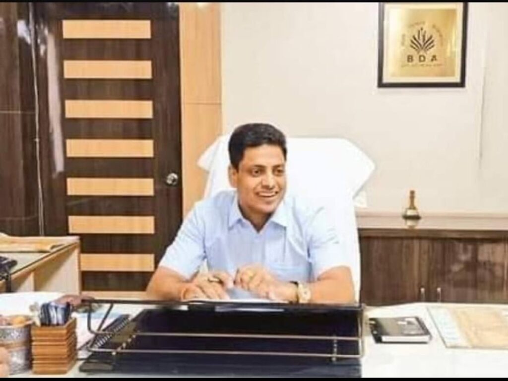 रामपुर के डीएम बदले गए