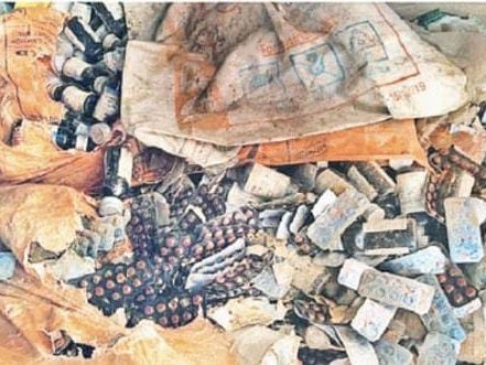 धुआं उठते दिखे पहुंची टीम