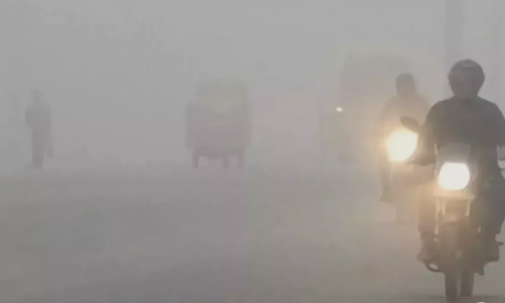 घने कोहरे से विजिबिलिटी हुई बेहद कम