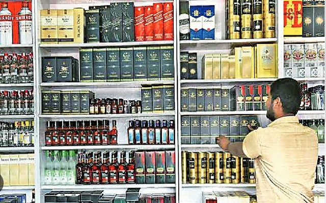 यूपी में शराब के शौकीनों को झटका, नई आबकारी नीति से बढ़ेंगे दाम !