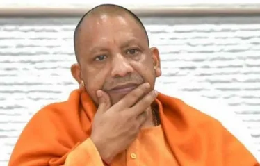 CM योगी की सुरक्षा में चूक! अखिलेश ने जताई चिंता, अधिकारी पर गिरी गाज !