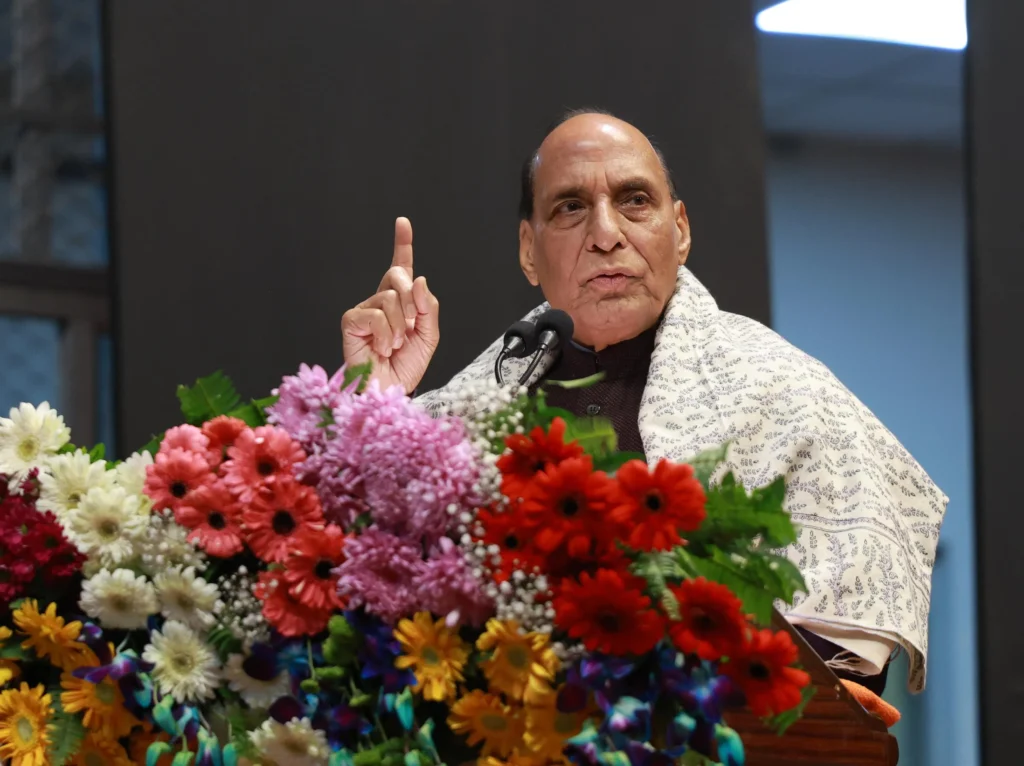 राजनाथ सिंह की मौजूदगी में हुआ कार्यक्रम