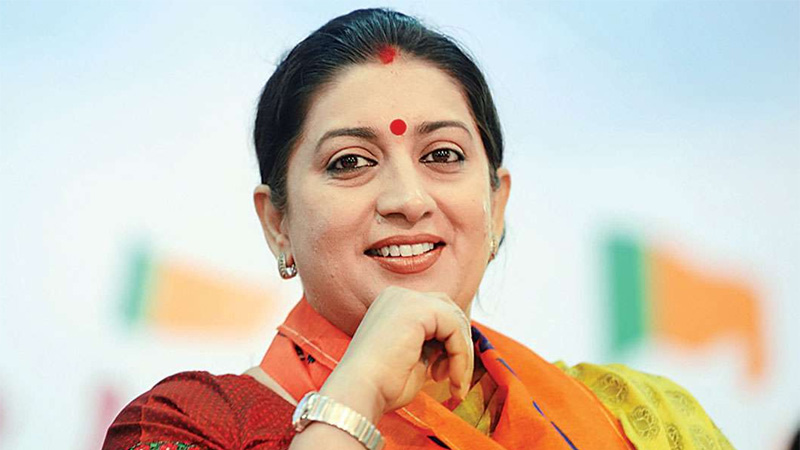 अमेठी से ही जारी रहेगा सियासी सफर, स्मृति ईरानी के फैसले से मिले बड़े सियासी संकेत !