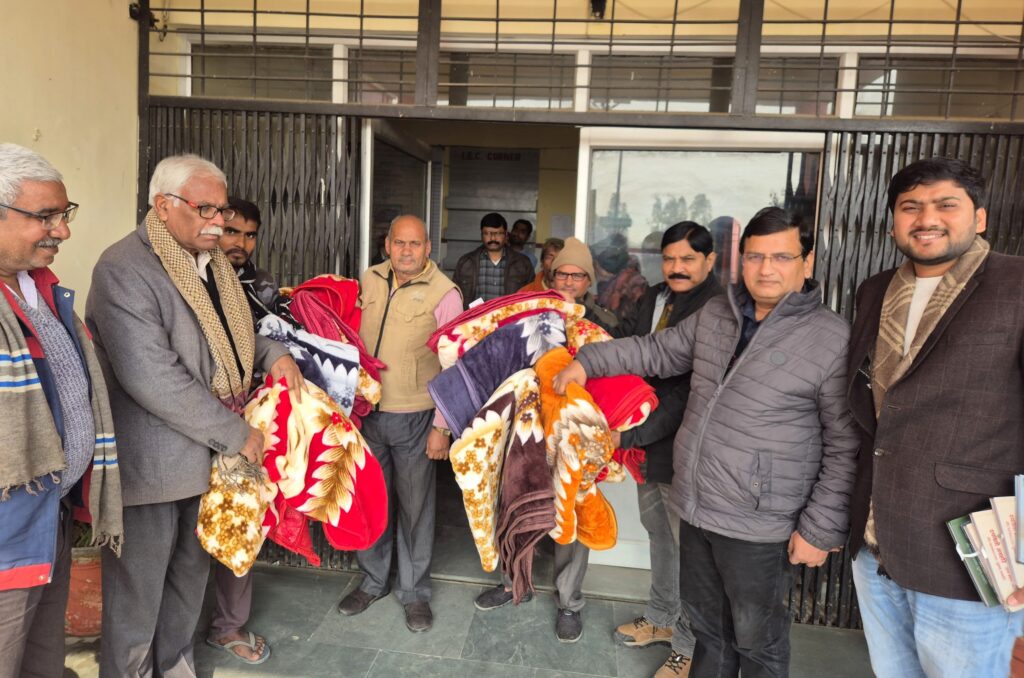 जनसेवा की मिसाल: फूलचंद्र अग्रहरि ने CHC डीह को किया कंबल समर्पित !