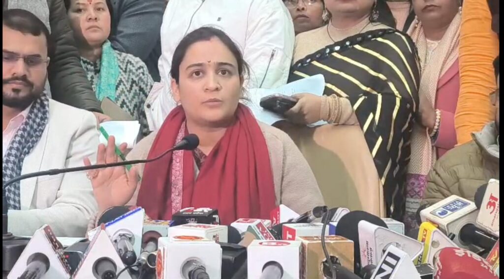 महिला आयोग विवाद पर अपर्णा यादव का कड़ा रुख