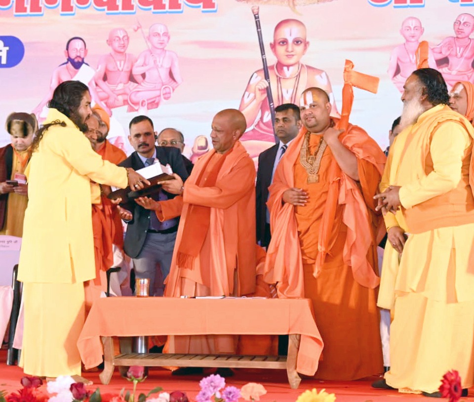 प्रयागराज पहुंचे सीएम योगी, गंगा-पूजन कर मां गंगा का लिया आशीर्वाद !