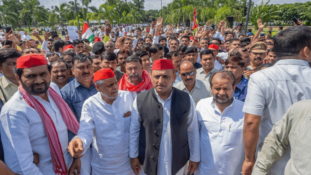 स्वामी अविमुक्तेश्वरानंद मामले में सपा का वार, शिवपाल यादव ने मांगा जवाब !