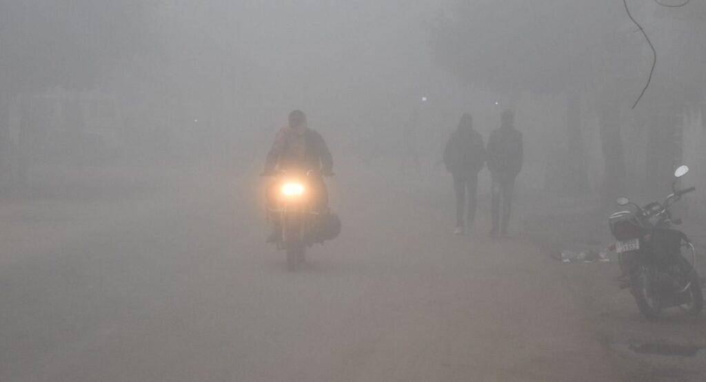 यूपी में बदलेगा मौसम, बारिश के संकेत, कोहरे का अलर्ट जारी !