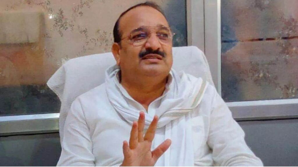 सरकार में रहते BJP नेता का छलका दर्द, राजनीति छोड़ने का संकेत !