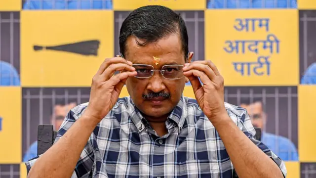 पोस्टरों ने छीड़ा सियासी तंज—दिल्ली को याद आए केजरीवाल !