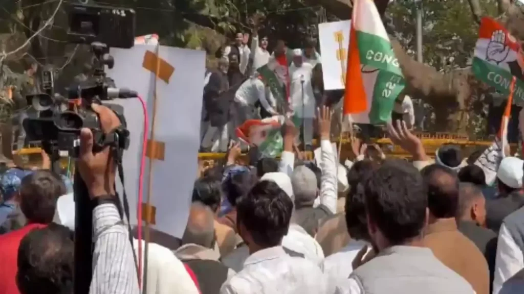 मनरेगा बना सियासी हथियार, सड़क पर उतरी कांग्रेस !