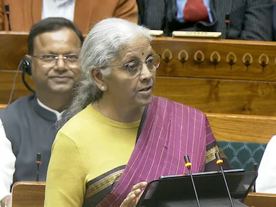 बजट 2026: सिगरेट वालों को बजट का झटका,धुआं उठा… अरमान बुझ गए !