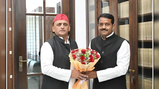 यूपी चुनाव से पहले भगवा गढ़ में सपा की एंट्री, बीजेपी की बढ़ी टेंशन !