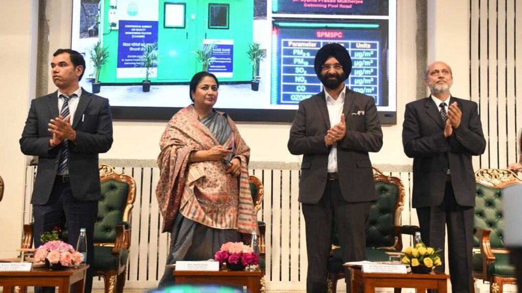 CM रेखा का एयर स्ट्राइक: प्रदूषण पर सीधा वार!