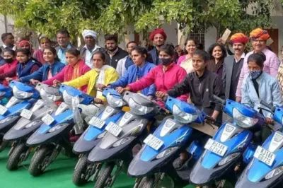 मेधावी छात्राओं को स्कूटी के लिए 4 सौ करोड़