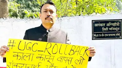 इस्तीफे से शुरू हुई नई सियासी राह