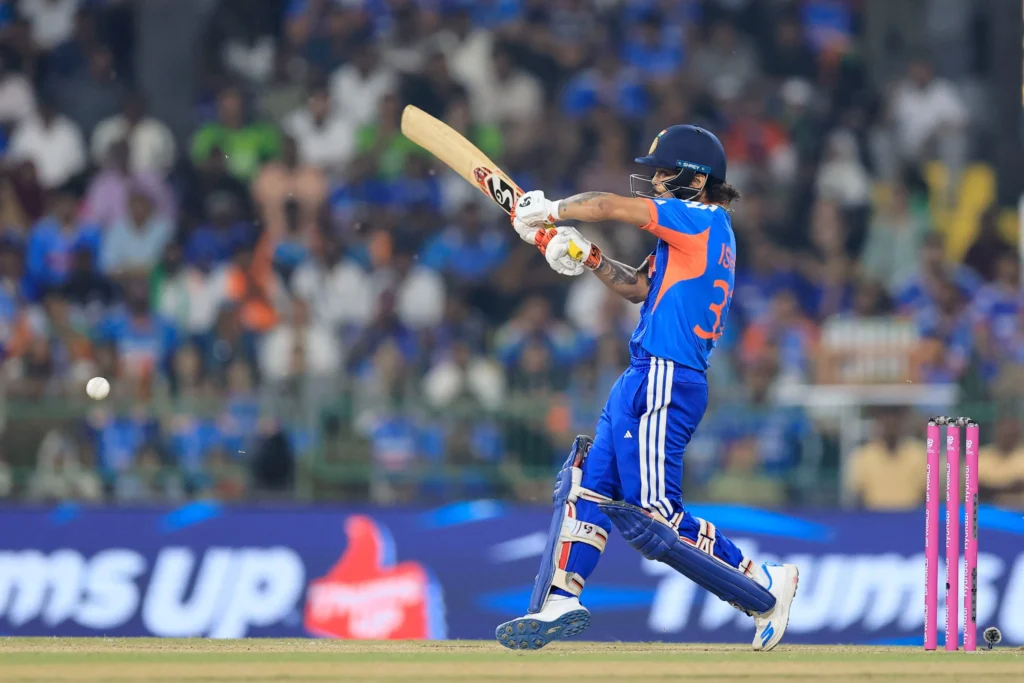  टीम इंडिया की इस शानदार शुरुआत के हीरो रहे ओपनर ईशान किशन, जिन्होंने आक्रामक अंदाज में बल्लेबाजी करते हुए 40 गेंदों पर 77 रन बनाए