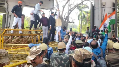 लखनऊ में हंगामा: UGC के नए नियमों का सवर्ण समाज ने किया विरोध !