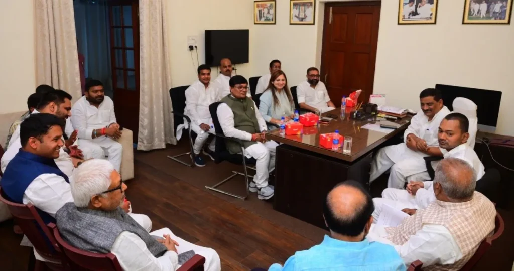 मुख्यमंत्री आवास पर हुई अहम बैठक