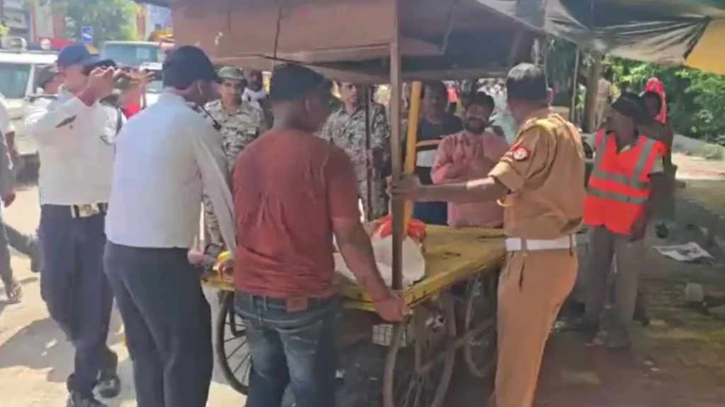 jhansi medical college bulldozer action street vendors encroachment drive 3